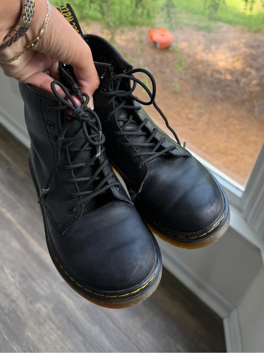 Dr Martens , black boots leather 2y